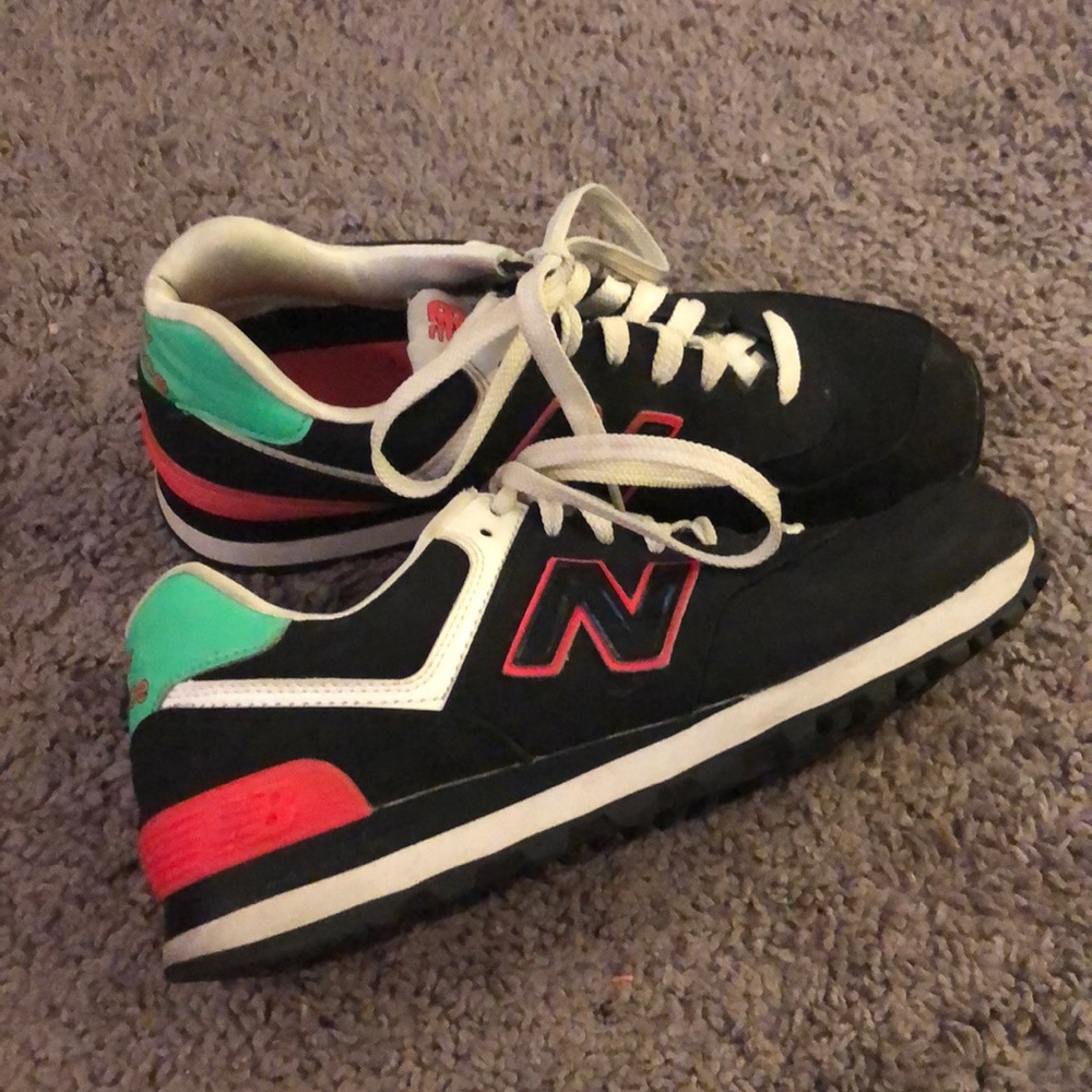 Women’s New Balance Tennis Shoes!